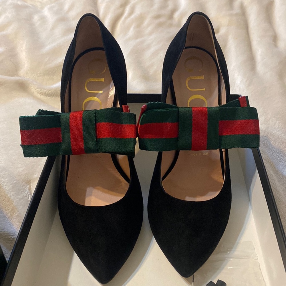 Gucci heels with removal bow